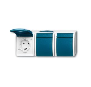 Busch-Jäger 2300/3 EW-53 ocean® (IP 44), SCHUKO® Steckdosen, Steckdose mit Klappdeckel, waagerecht, 3-fach, grau/blaugrün (2084-0-0698)